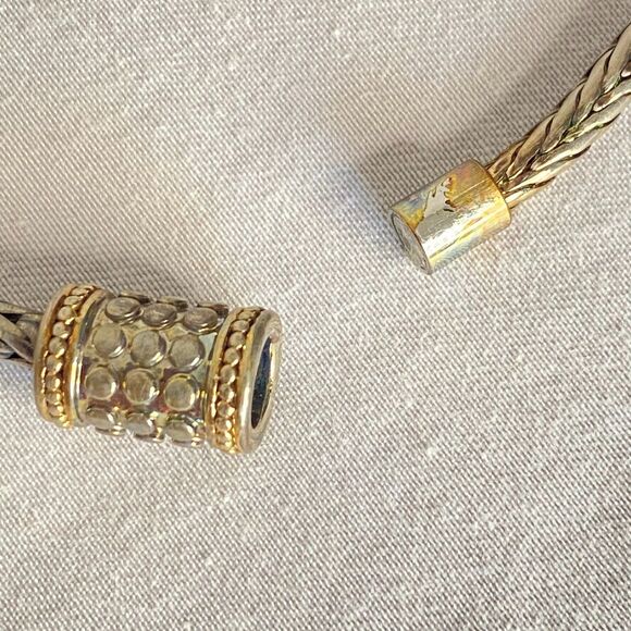 Matinee Length Necklace Gold Tone Herringbone Links Magnetic Barrel Clasp - Picture 5 of 7